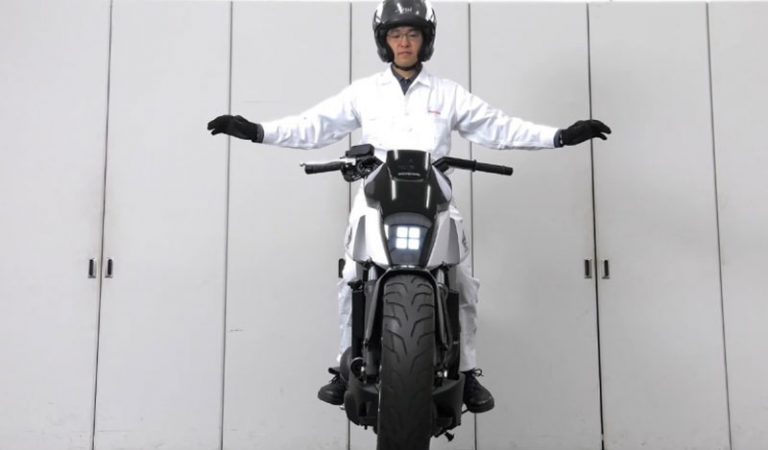 Honda Kendi Kendine Dengede Durabilen Motosiklet Üretti